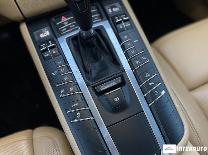 Porsche Macan S 54 interauto-car