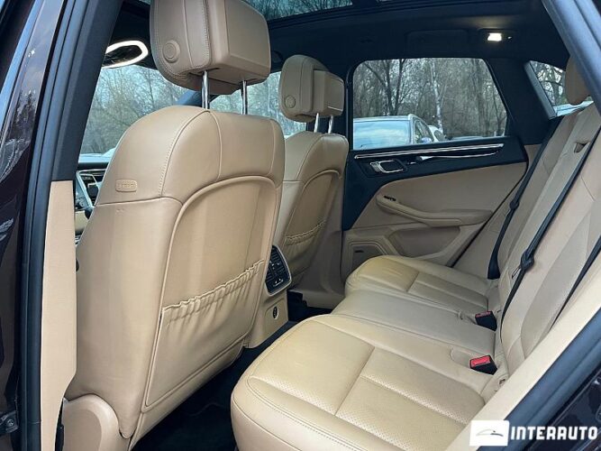 Porsche Macan S 45 interauto-car