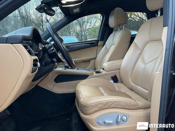 Porsche Macan S 43 interauto-car