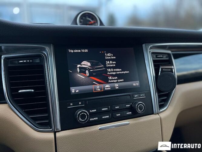 Porsche Macan S 52 interauto-car