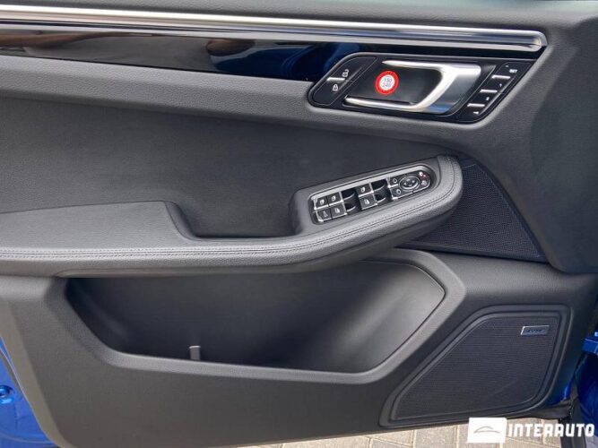Porsche Macan 38 interauto-car