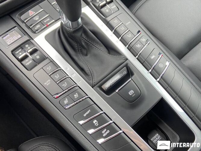 Porsche Macan 50 interauto-car