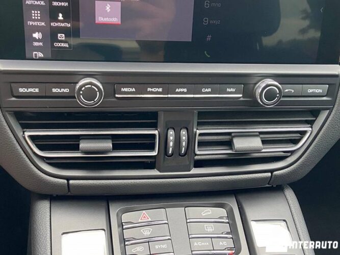 Porsche Macan 48 interauto-car