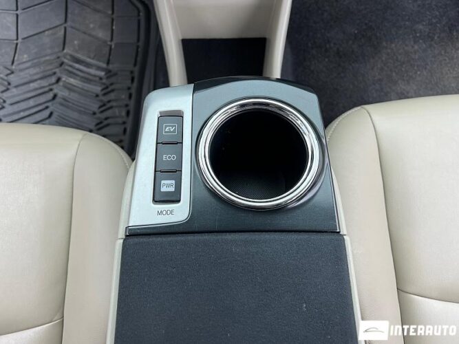 Toyota Prius Plus / V 42 interauto-car