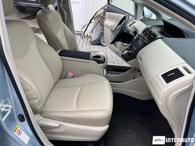 Toyota Prius Plus / V 35 interauto-car