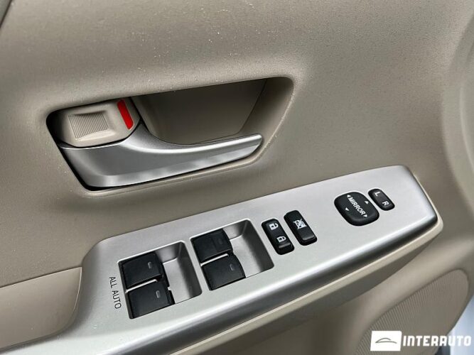 Toyota Prius Plus / V 44 interauto-car