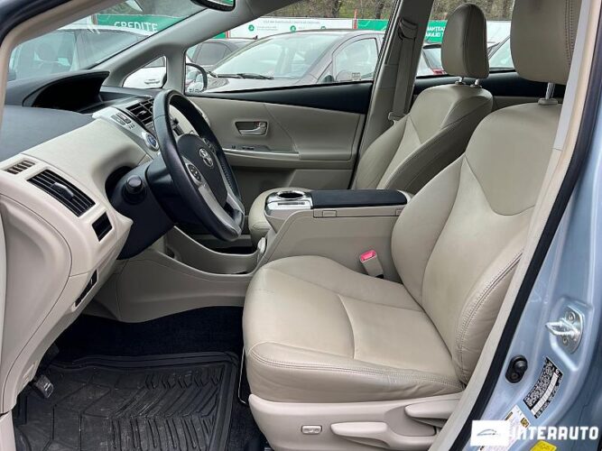 Toyota Prius Plus / V 36 interauto-car