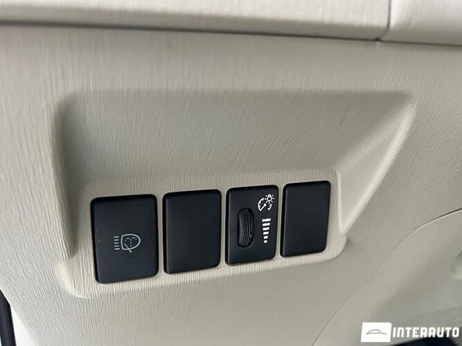 Toyota Prius Plus / V 45 interauto-car