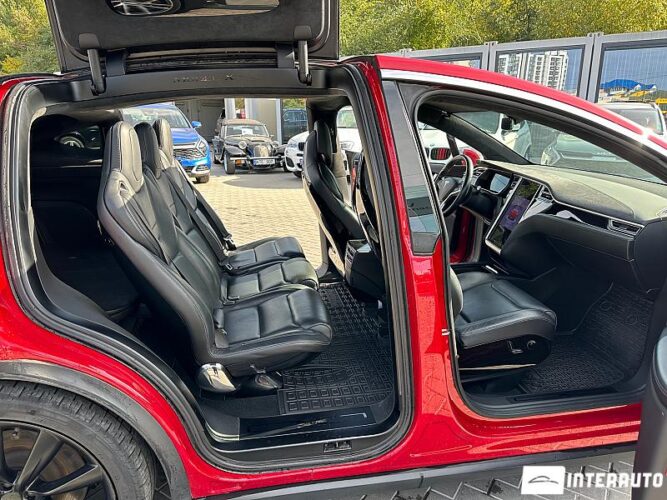 Tesla Model X 47 interauto-car