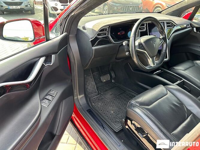 Tesla Model X 41 interauto-car