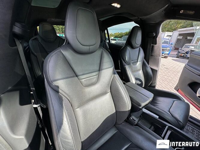 Tesla Model X 46 interauto-car