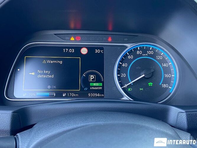 Nissan Leaf 42 interauto-car