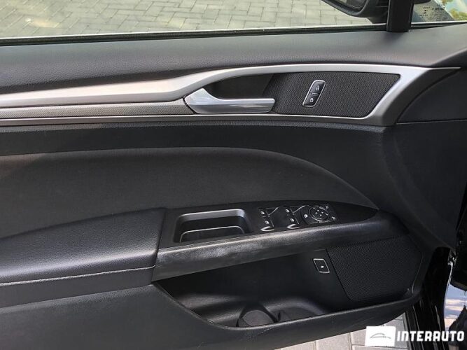 Ford Fusion 41 interauto-car