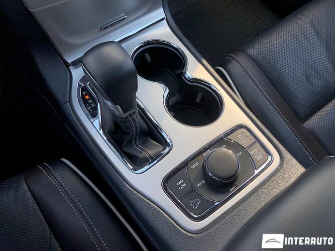 Jeep Grand Cherokee 54 interauto-car