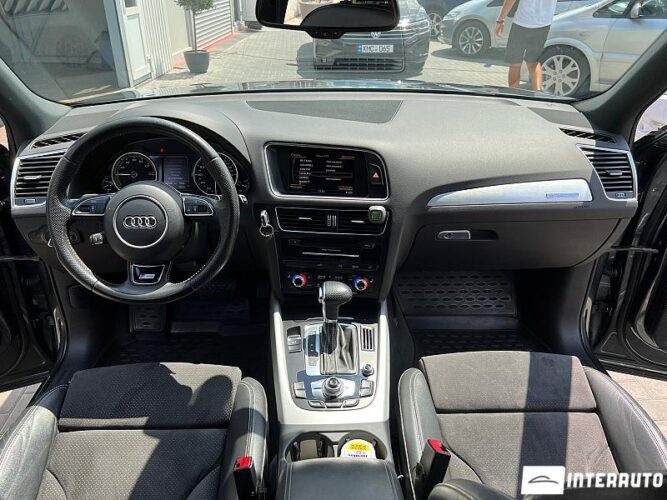 Audi Q5 40 interauto-car