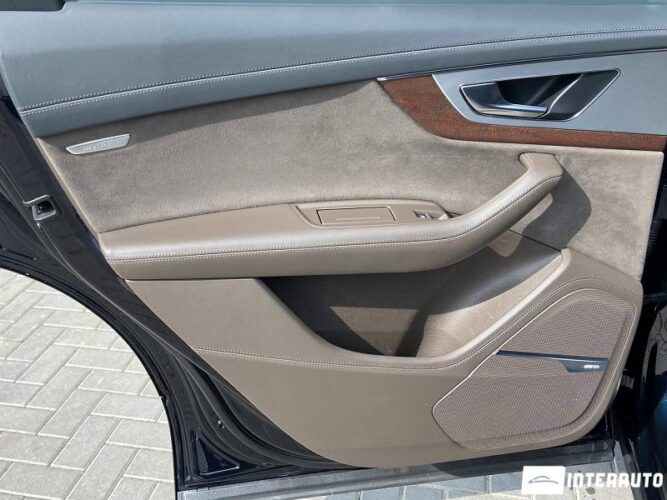 Audi SQ7 55 interauto-car