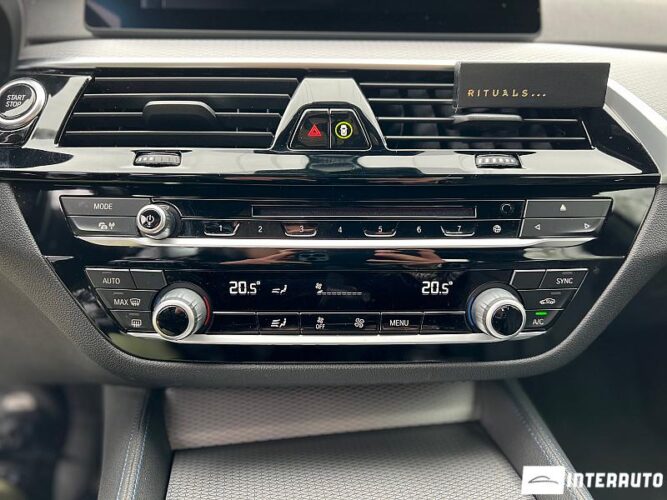 BMW 530e 45 interauto-car