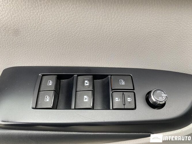 Toyota Highlander 43 interauto-car