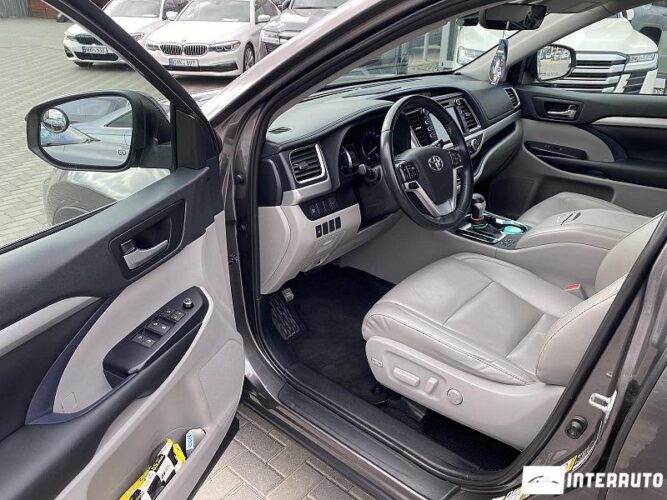 Toyota Highlander 44 interauto-car