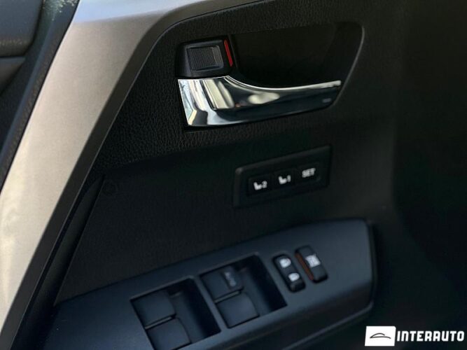 Toyota Rav-4 38 interauto-car