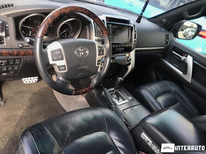 Toyota Land Cruiser 46 interauto-car