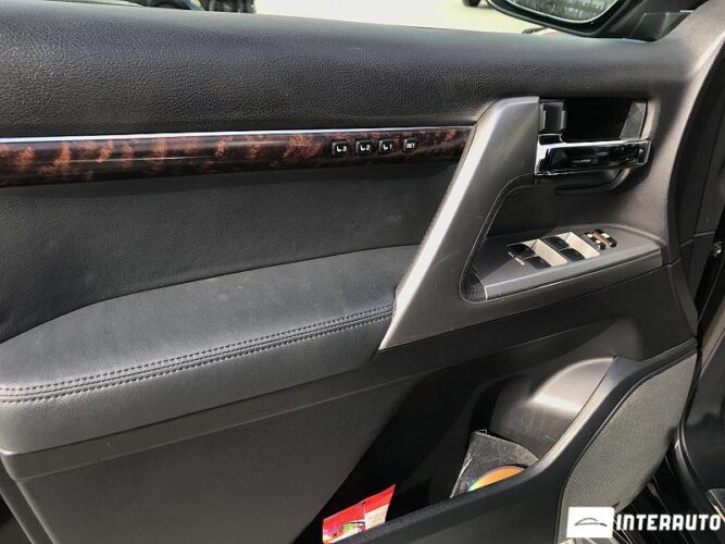 Toyota Land Cruiser 42 interauto-car