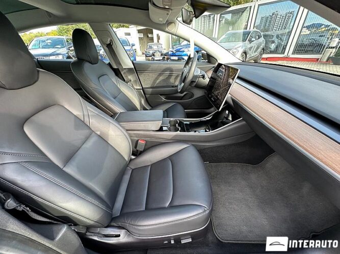 Tesla Model 3 40 interauto-car