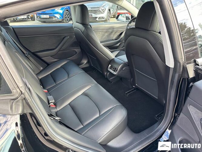 Tesla Model 3 43 interauto-car