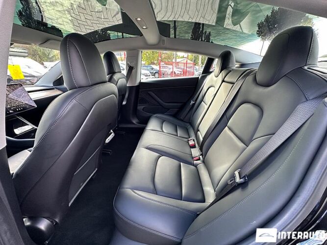Tesla Model 3 44 interauto-car