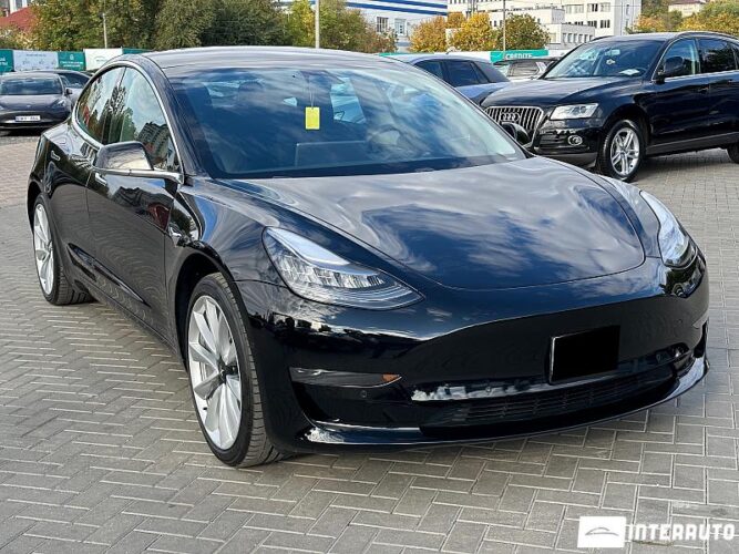 Tesla Model 3 32 interauto-car