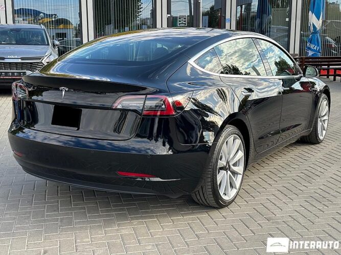 Tesla Model 3 31 interauto-car