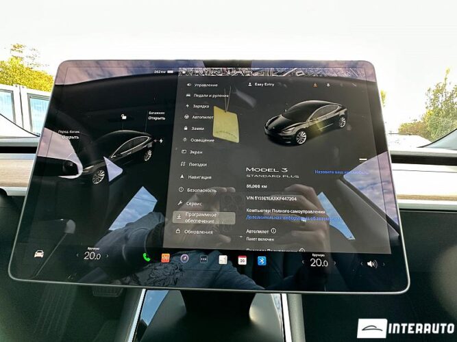 Tesla Model 3 38 interauto-car