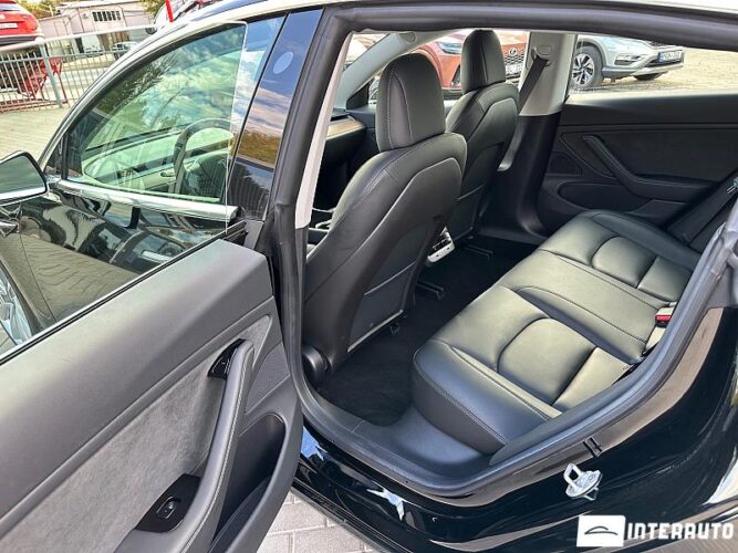 Tesla Model 3 42 interauto-car