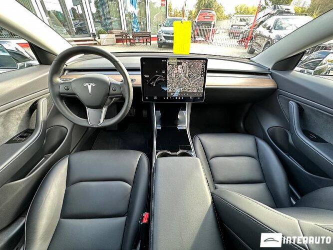 Tesla Model 3 35 interauto-car