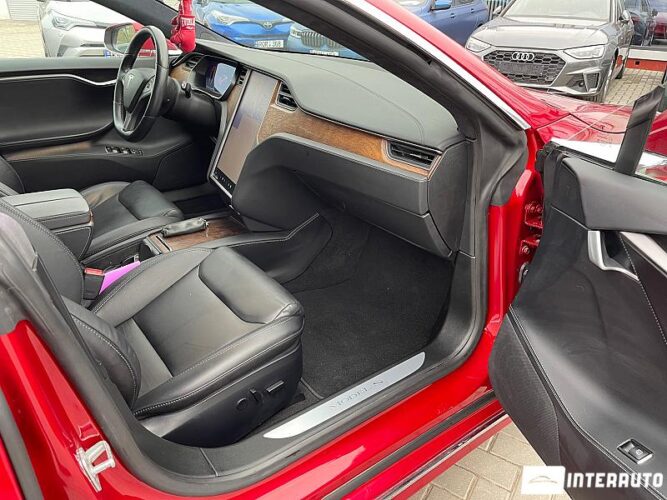 Tesla Model S 43 interauto-car