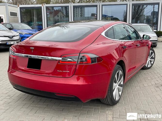 Tesla Model S 32 interauto-car