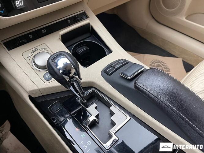 Lexus ES 300h 43 interauto-car