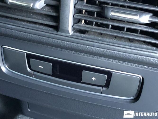 Audi Q7 55 interauto-car