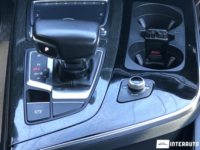 Audi Q7 50 interauto-car