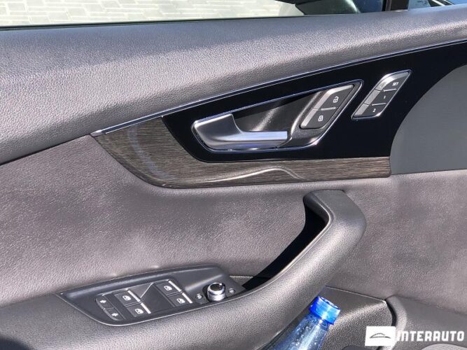 Audi Q7 54 interauto-car