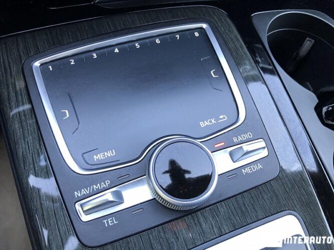 Audi Q7 49 interauto-car