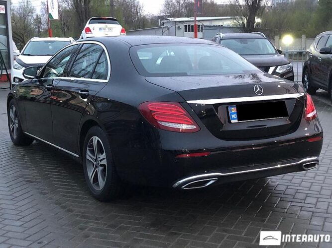 Mercedes E 220 33 interauto-car