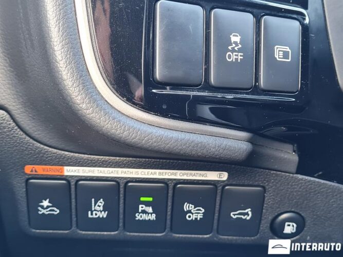 Mitsubishi Outlander 52 interauto-car