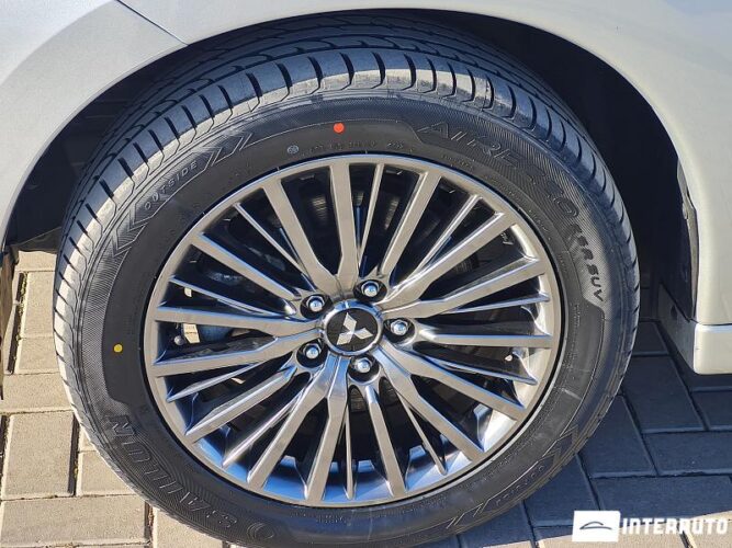 Mitsubishi Outlander 59 interauto-car