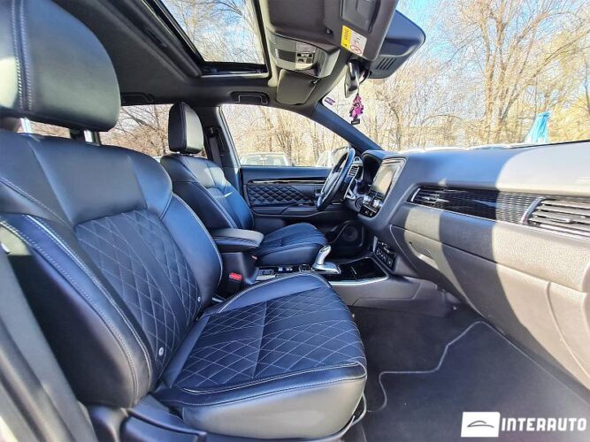 Mitsubishi Outlander 43 interauto-car