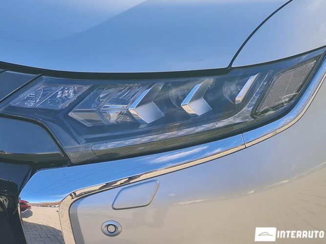Mitsubishi Outlander 62 interauto-car