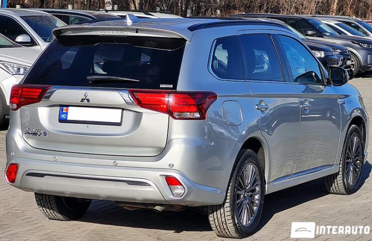 Mitsubishi Outlander 40 interauto-car