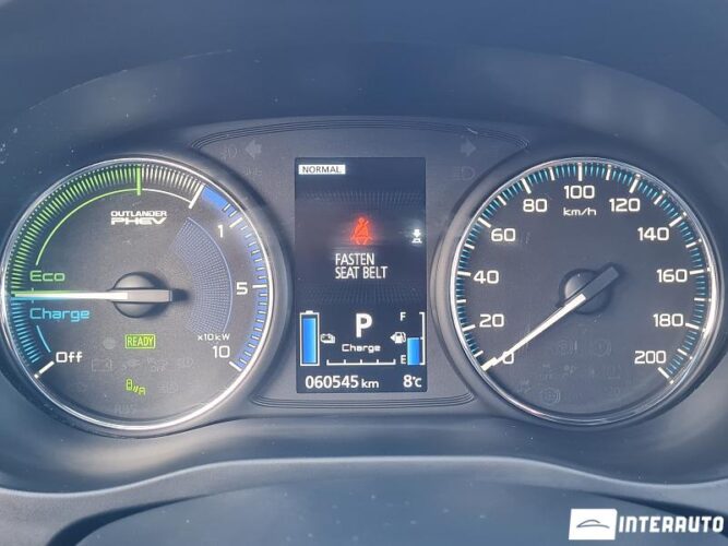 Mitsubishi Outlander 47 interauto-car