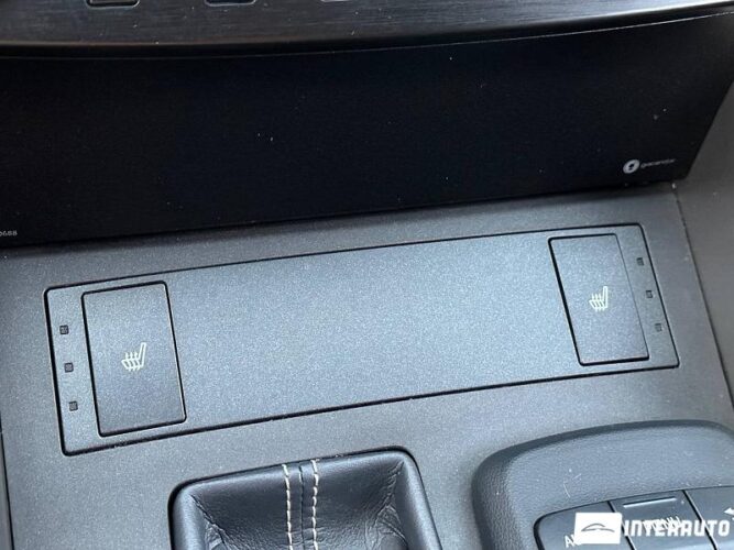 Lexus IS 300h 44 interauto-car