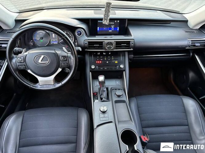 Lexus IS 300h 37 interauto-car